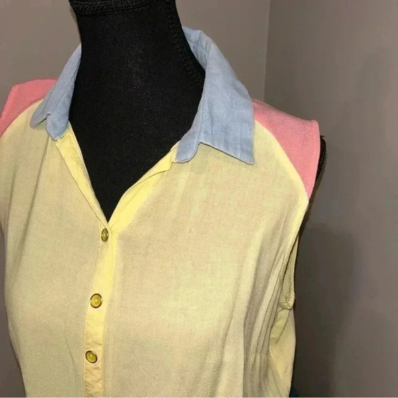 Milady's Button Down  Tank - Picture 4 of 7